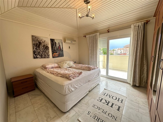 Пентхаус 4+1 на берегу реки в районе Кестель