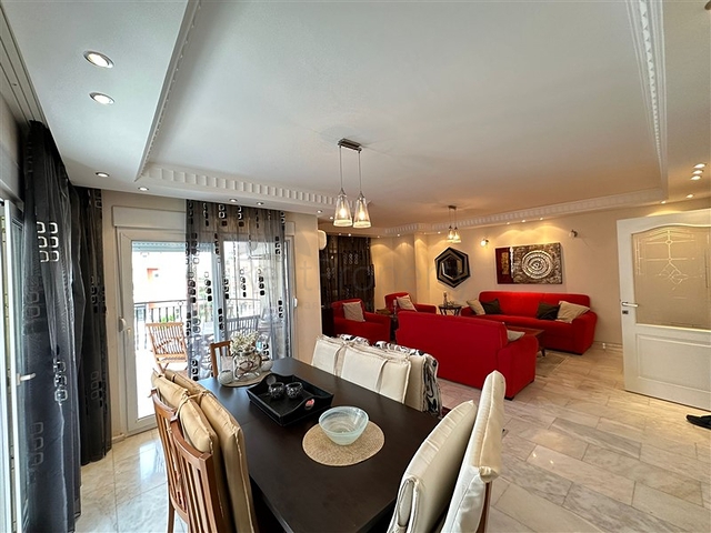 Пентхаус 4+1 на берегу реки в районе Кестель