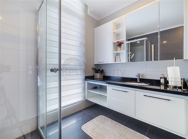 Пентхаус планировкой 3+1 с видом на Средиземное море