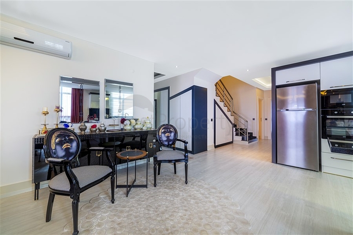 Пентхаус планировкой 3+1 с видом на Средиземное море