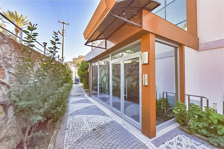 Садовый дуплекс 4+1 с отдельной кухней в центре Алании