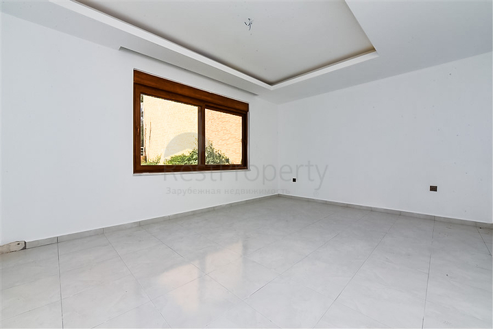 Садовый дуплекс 4+1 с отдельной кухней в центре Алании