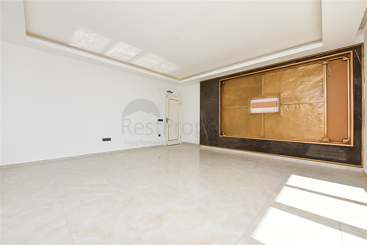 Садовый дуплекс 4+1 с отдельной кухней в центре Алании