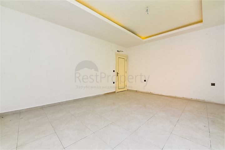 Садовый дуплекс 4+1 с отдельной кухней в центре Алании