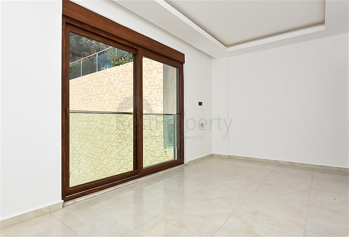 Садовый дуплекс 4+1 с отдельной кухней в центре Алании