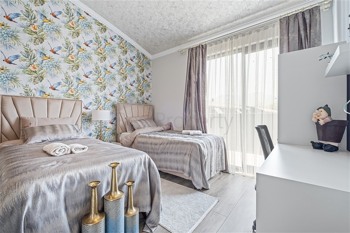 Трехкомнатный пентхаус с дизайнерским ремонтом