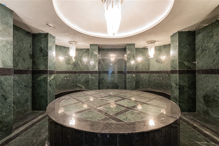 Трехкомнатный пентхаус с дизайнерским ремонтом