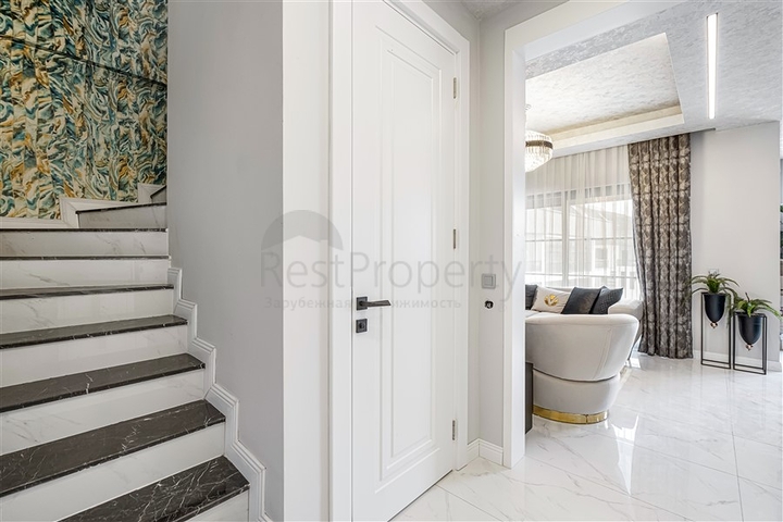 Трехкомнатный пентхаус с дизайнерским ремонтом