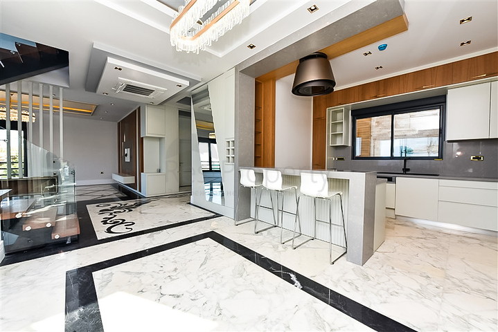 Роскошная вилла 4+1 в районе Каргыджак