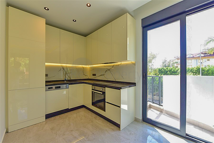 Квартира 1+1 в новом комплексе всего в 400 м от моря в центре Алании 