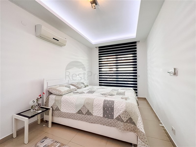 Просторная трехкомнатная квартира с красивым видом на бассейн