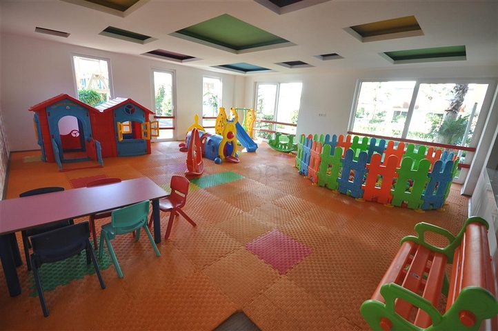 Просторная трехкомнатная квартира с красивым видом на бассейн