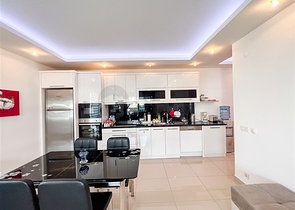 Просторная трехкомнатная квартира с красивым видом на бассейн