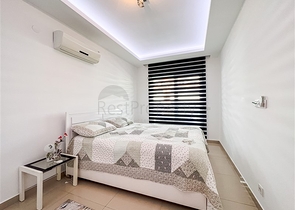 Просторная трехкомнатная квартира с красивым видом на бассейн