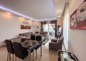 Просторная трехкомнатная квартира с красивым видом на бассейн