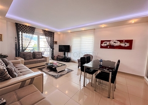 Просторная трехкомнатная квартира с красивым видом на бассейн