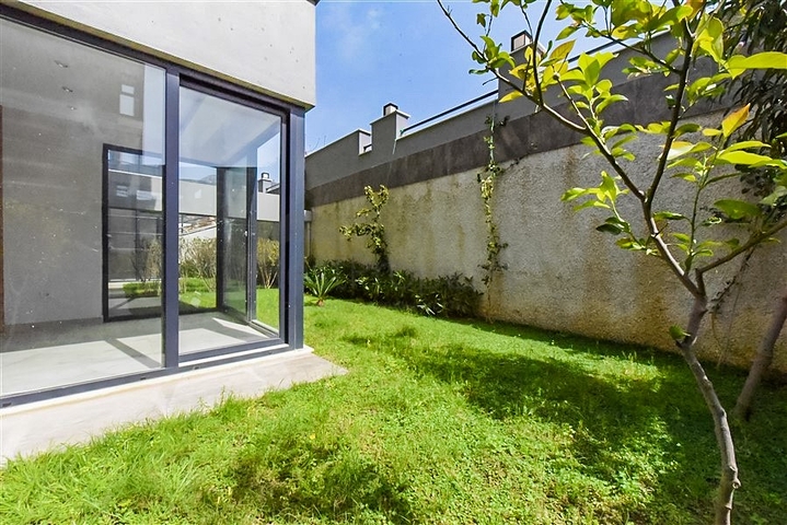 Квартира 2+1 со своим садом в Кестеле