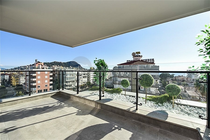 Пентхаус 3+1 в новом жилом комплексе в районе пляжа Клеопатры