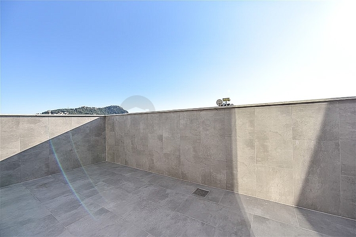 Пентхаус 3+1 в новом жилом комплексе в районе пляжа Клеопатры