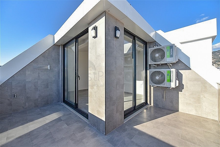 Пентхаус 3+1 в новом жилом комплексе в районе пляжа Клеопатры