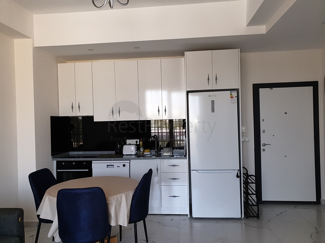 Меблированная двухкомнатная квартира планировки 1+1