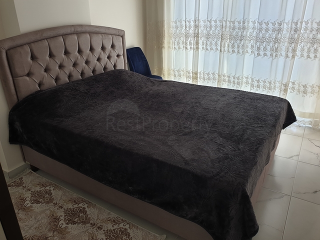 Меблированная двухкомнатная квартира планировки 1+1