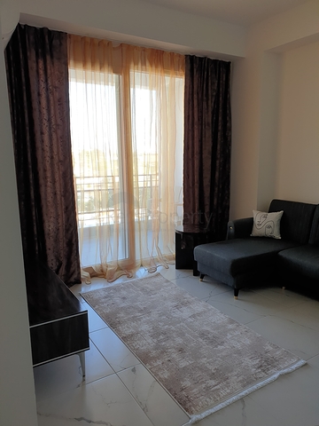 Меблированная двухкомнатная квартира планировки 1+1