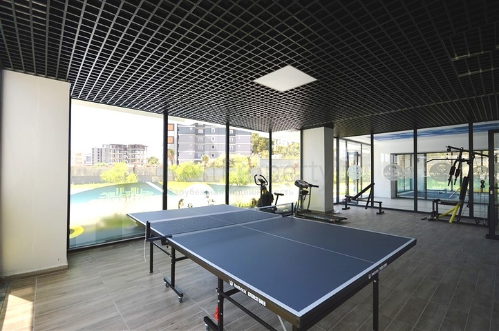 Меблированная двухкомнатная квартира планировки 1+1