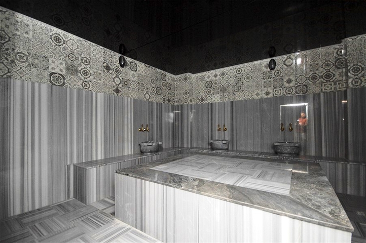 Меблированная двухкомнатная квартира планировки 1+1