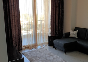 Меблированная двухкомнатная квартира планировки 1+1