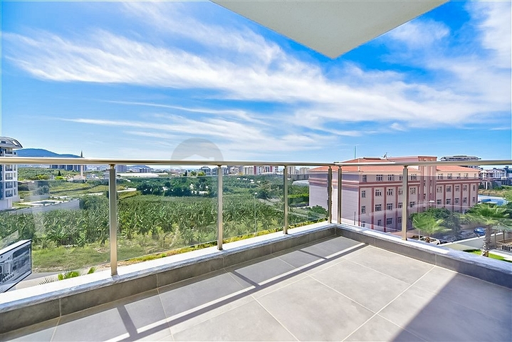 Трехкомнатная квартира в районе Махмутлар с видом на горы