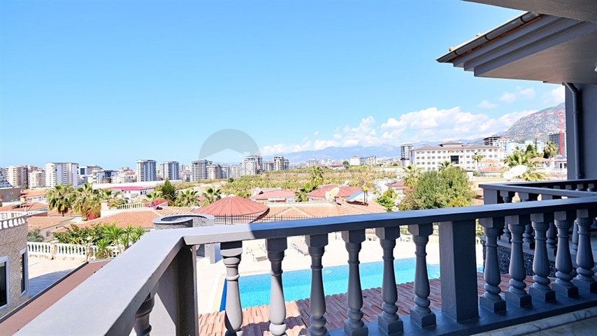 Меблированная вилла в центре Махмутлара