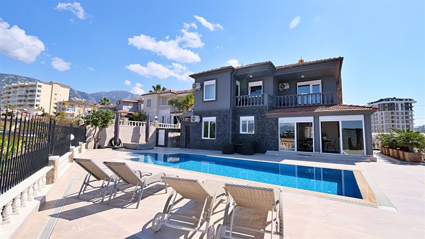 Меблированная вилла в центре Махмутлара