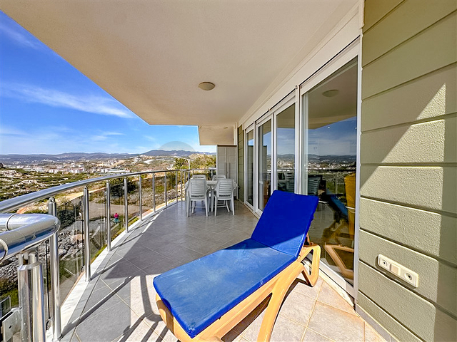 Просторный пентхаус планировкой 3+1 в районе Конаклы. 