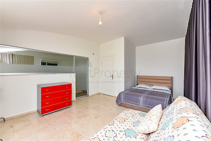 Просторный пентхаус планировкой 3+1 в районе Конаклы. 