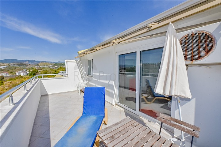 Просторный пентхаус планировкой 3+1 в районе Конаклы. 