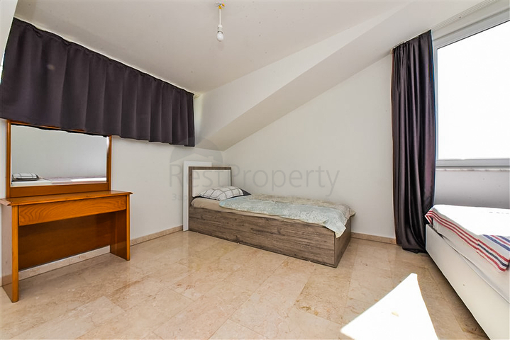 Просторный пентхаус планировкой 3+1 в районе Конаклы. 