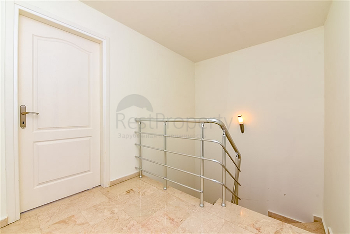 Просторный пентхаус планировкой 3+1 в районе Конаклы. 