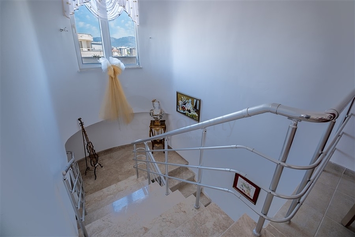 Пентхаус 3+1  в районе Махмутлар