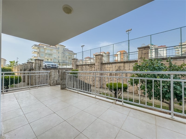 Квартира с просторной планировкой 1+1 в районе Джикджили. 