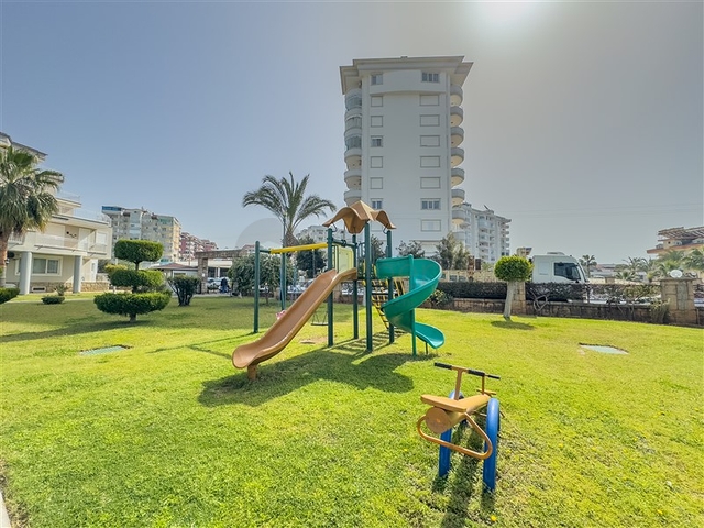 Квартира с просторной планировкой 1+1 в районе Джикджили. 