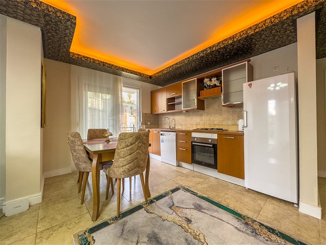 Квартира с просторной планировкой 1+1 в районе Джикджили. 