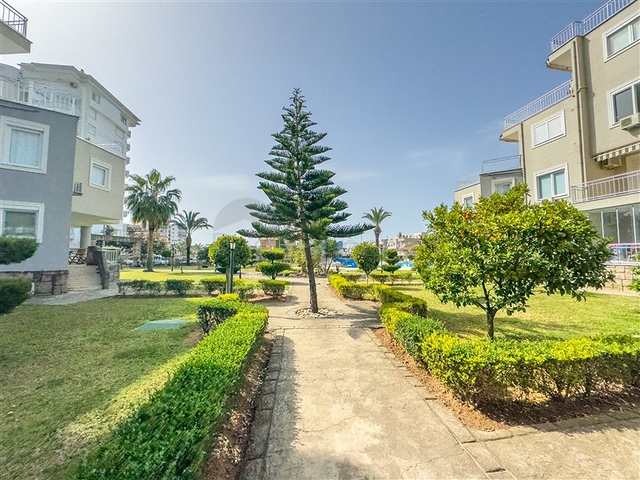 Квартира с просторной планировкой 1+1 в районе Джикджили. 