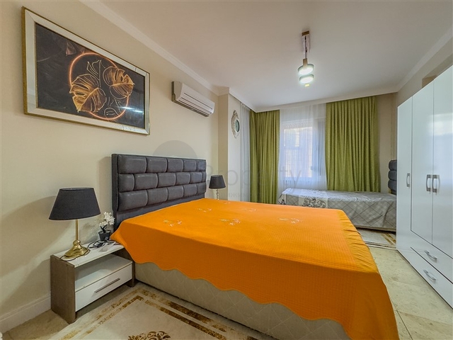 Квартира с просторной планировкой 1+1 в районе Джикджили. 