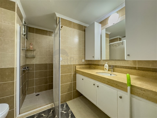 Квартира с просторной планировкой 1+1 в районе Джикджили. 