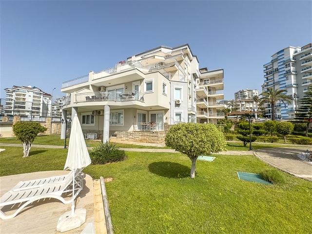 Квартира с просторной планировкой 1+1 в районе Джикджили. 