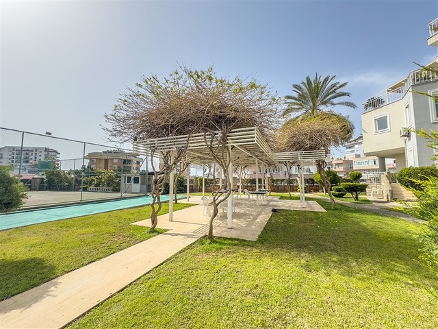 Квартира с просторной планировкой 1+1 в районе Джикджили. 