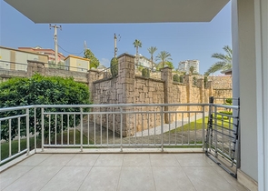 Квартира с просторной планировкой 1+1 в районе Джикджили. 