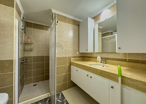 Квартира с просторной планировкой 1+1 в районе Джикджили. 