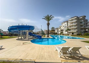 Квартира с просторной планировкой 1+1 в районе Джикджили. 